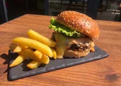 burger au boeuf et frites