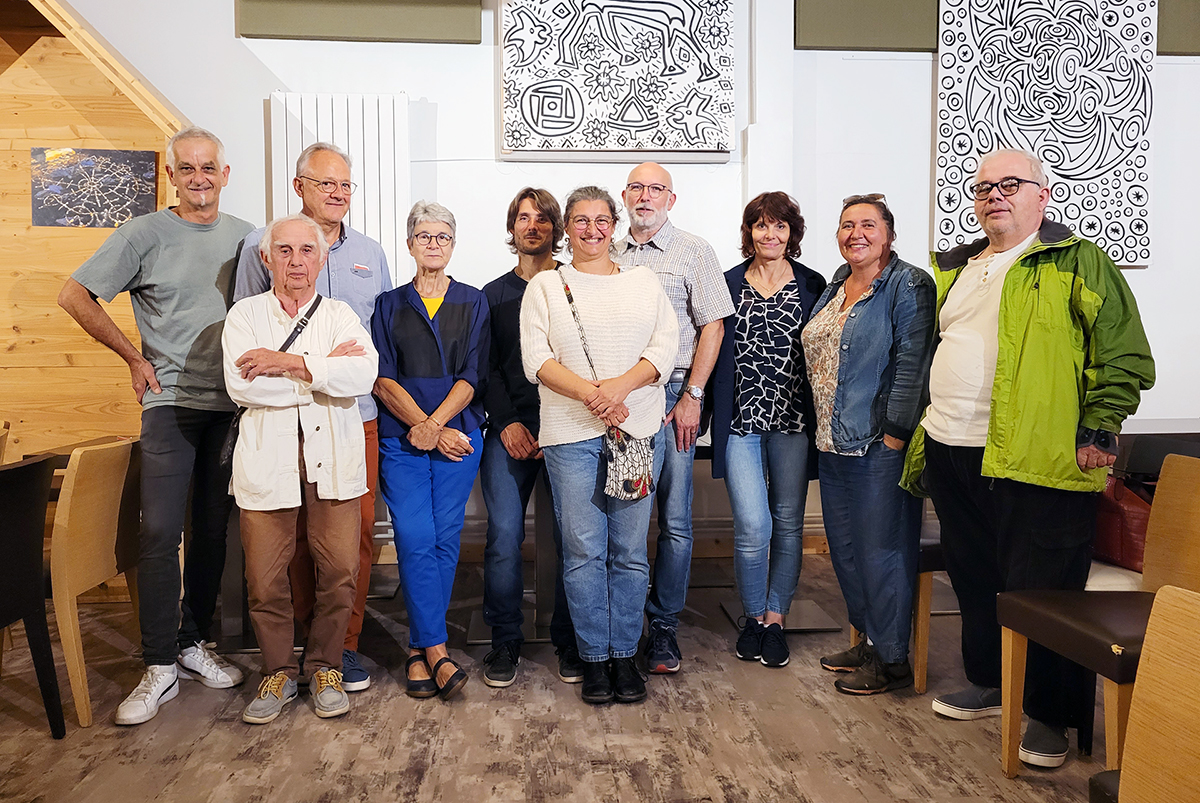 Stéphane Perrin, observateur (salarié Croc’Épi), Patrick Gounand (consommateur), Marc Pouvreau (partenaire, réseau Cohérence), Danielle Le Goff, présidente (consommatrice), Benjamin Le Guen (partenaire, Biocoop La Belz’saison), Alexandra Parrenin (salariée, Guidel), Pascal Le Dean (consommateur), Isabelle Collas (resp. magasins Vauban et Riantec), Valérie Miniou (collège producteurs, Pomme d’Api’zz), Claude Danel-Pothion. Absents sur la photo : Joseph Legleut (collège producteurs, maraîcher) Alice Fournier, observatrice (consommatrice).